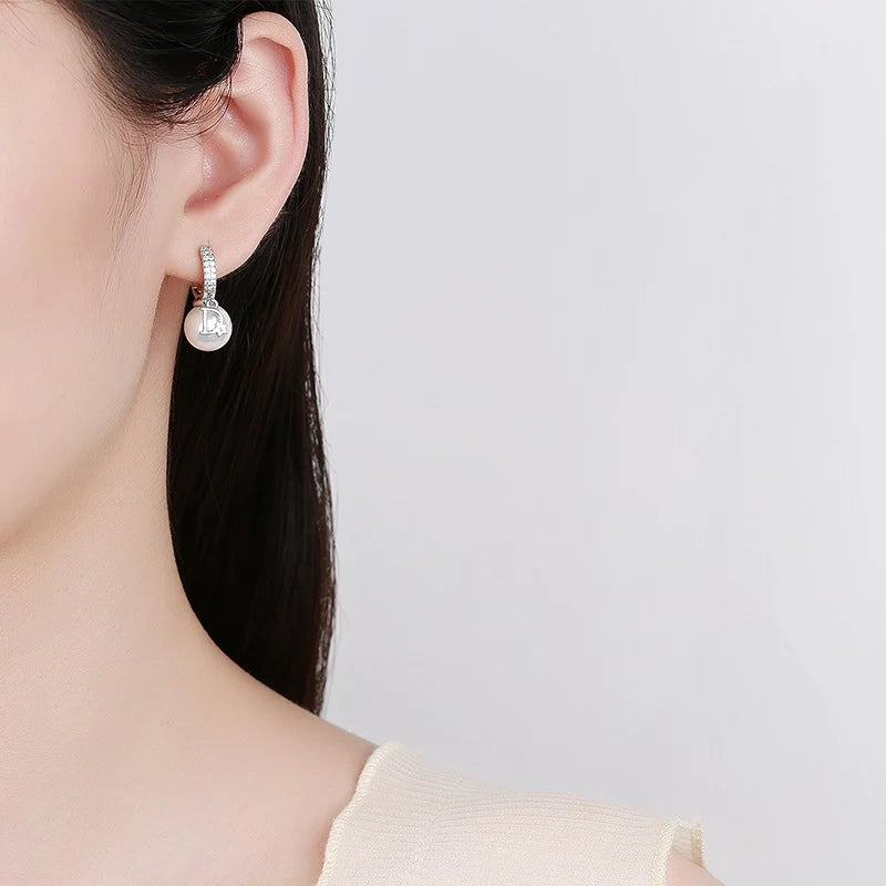 Korean Version Pearl High-end Feeling Light Luxury Trendy Temperament D-letter Atmospheric Earrings for Women Jewelry.