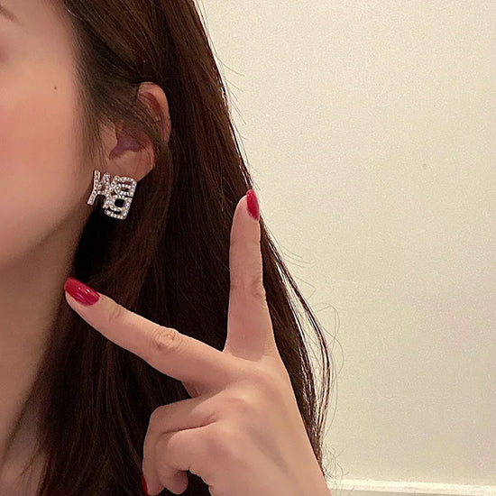 Korean Trend Simple Personality Fashion Jewelry Rhinestone Letter Wang Stud Earring Wedding Luxury Jewelry Female Gift